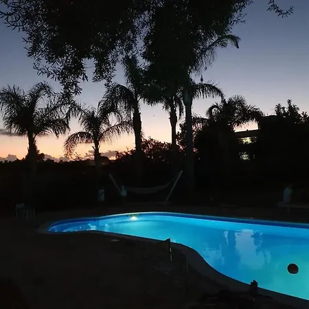 Enza Bellissima Con Piscina ヴィラ
