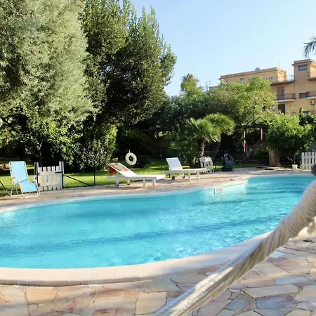 ヴィラ Enza Bellissima Con Piscina