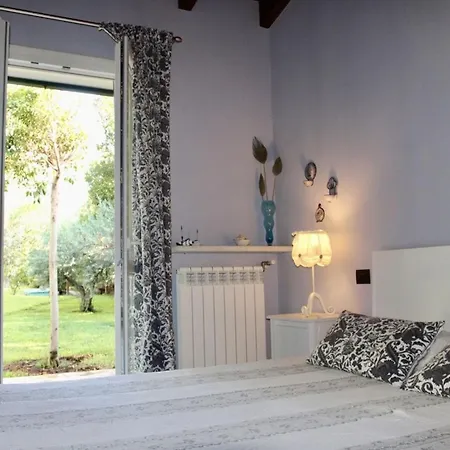Enza Bellissima Con Piscina ヴィラ *