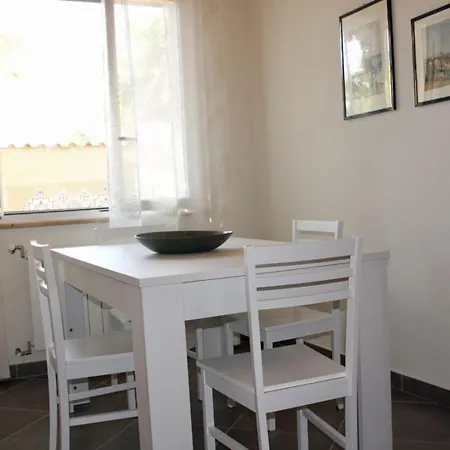 Enza Bellissima Con Piscina ヴィラ