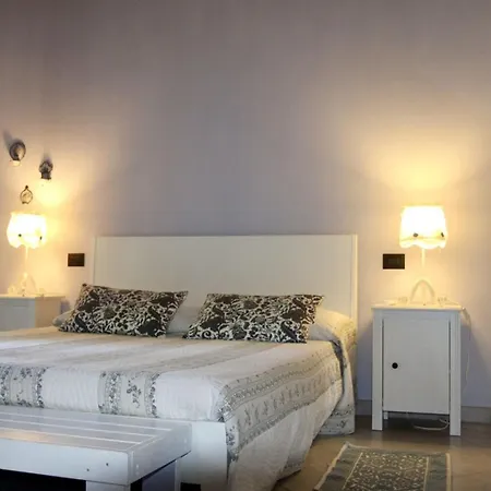 Enza Bellissima Con Piscina ヴィラ