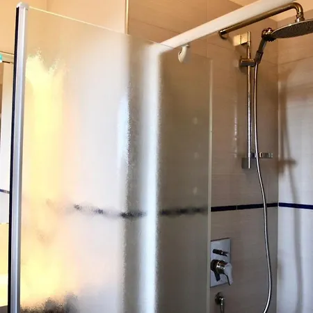 ヴィラ Enza Bellissima Con Piscina